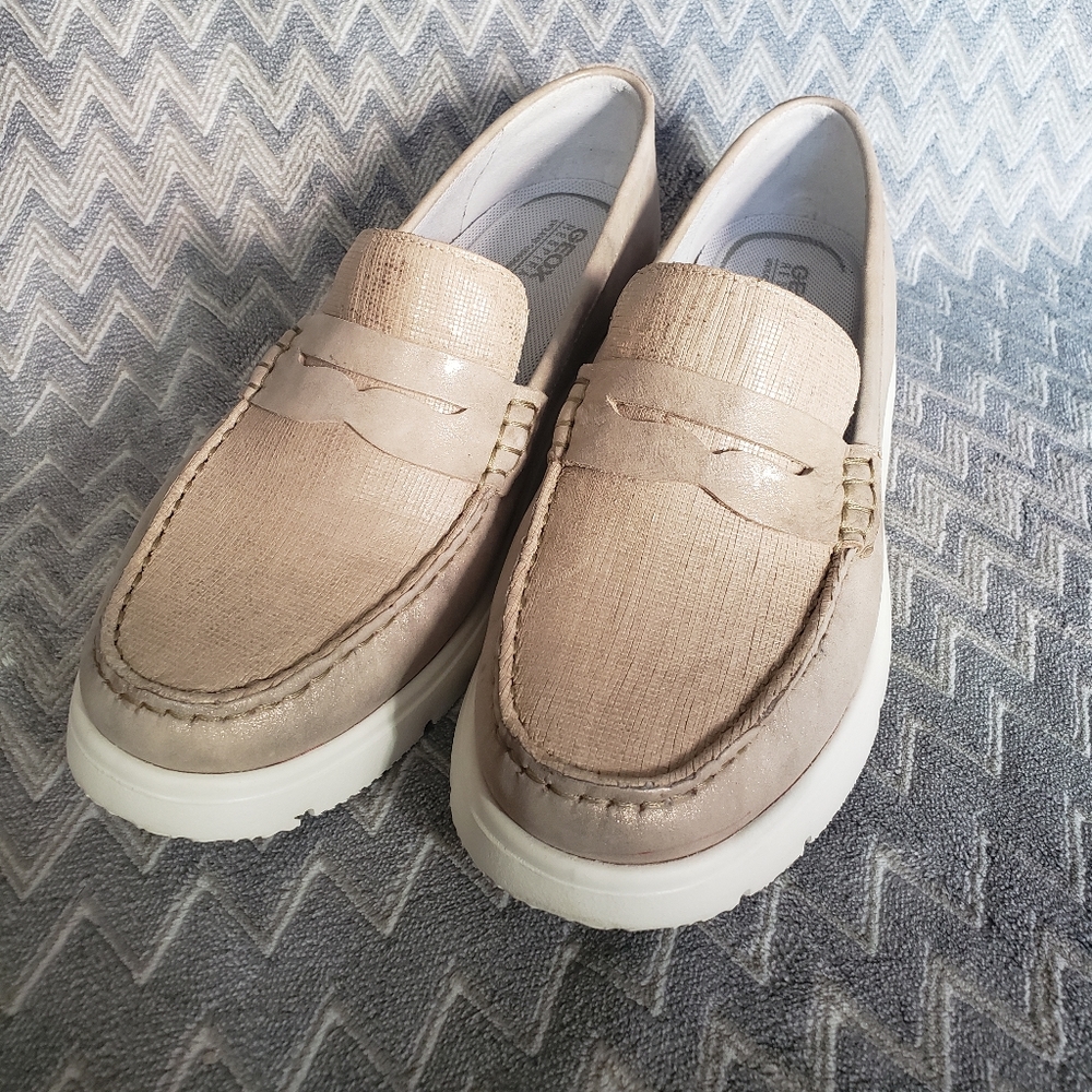 Geox gold loafers